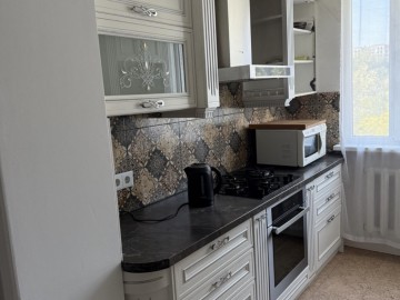 Chirie-Apartament cu 3 camere, 75m²,centru, Albisoara photo