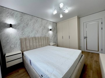 Apartament cu 2 camere, 53m², Petru zadnipru photo