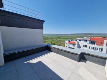 3-х комнатная квартира, 113м², 1Mai photo