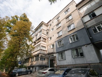 Apartament cu 3 camere, 68m², str. Miron Costin photo